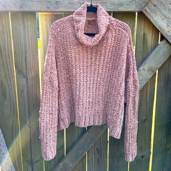Pol Rose Gold Super Chunky Knit Oversized Cropped Turtle Neck Chenille Sweater - Picture 1 of 7